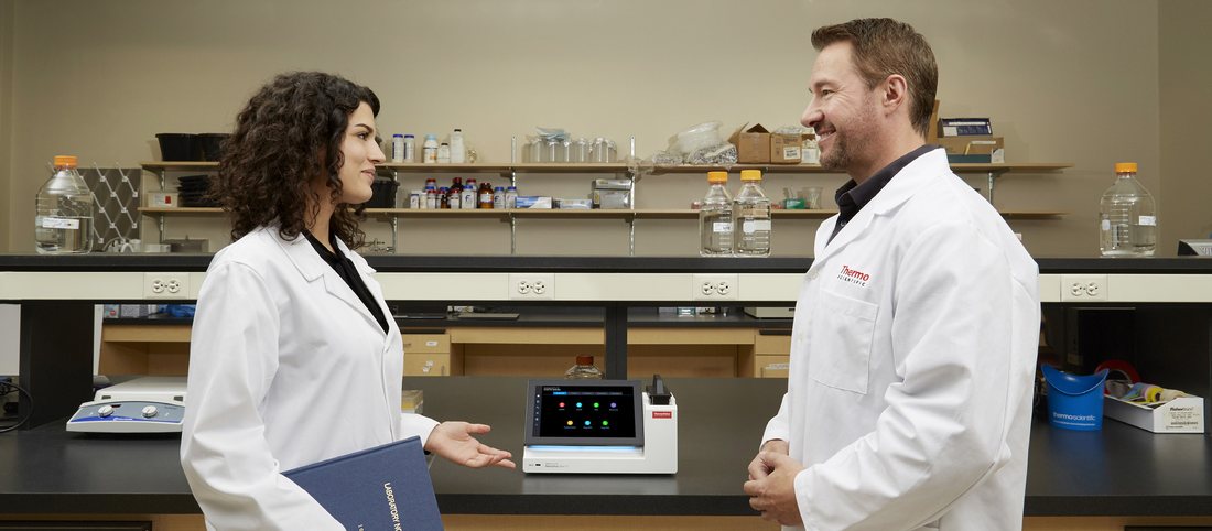 NanoDrop Ultra FL supporting both absorbance and fluorescence on one pedestal