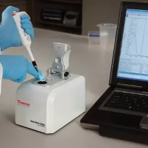 NanoDrop 2000 and 2000c microvolume spectrophotometer with cuvette option